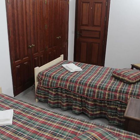 Vitorino De Nemesio Guesthouse Ponta Delgada Exteriör bild