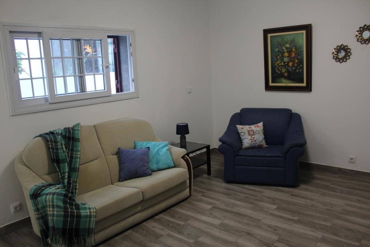 Vitorino De Nemesio Guesthouse Ponta Delgada Exteriör bild
