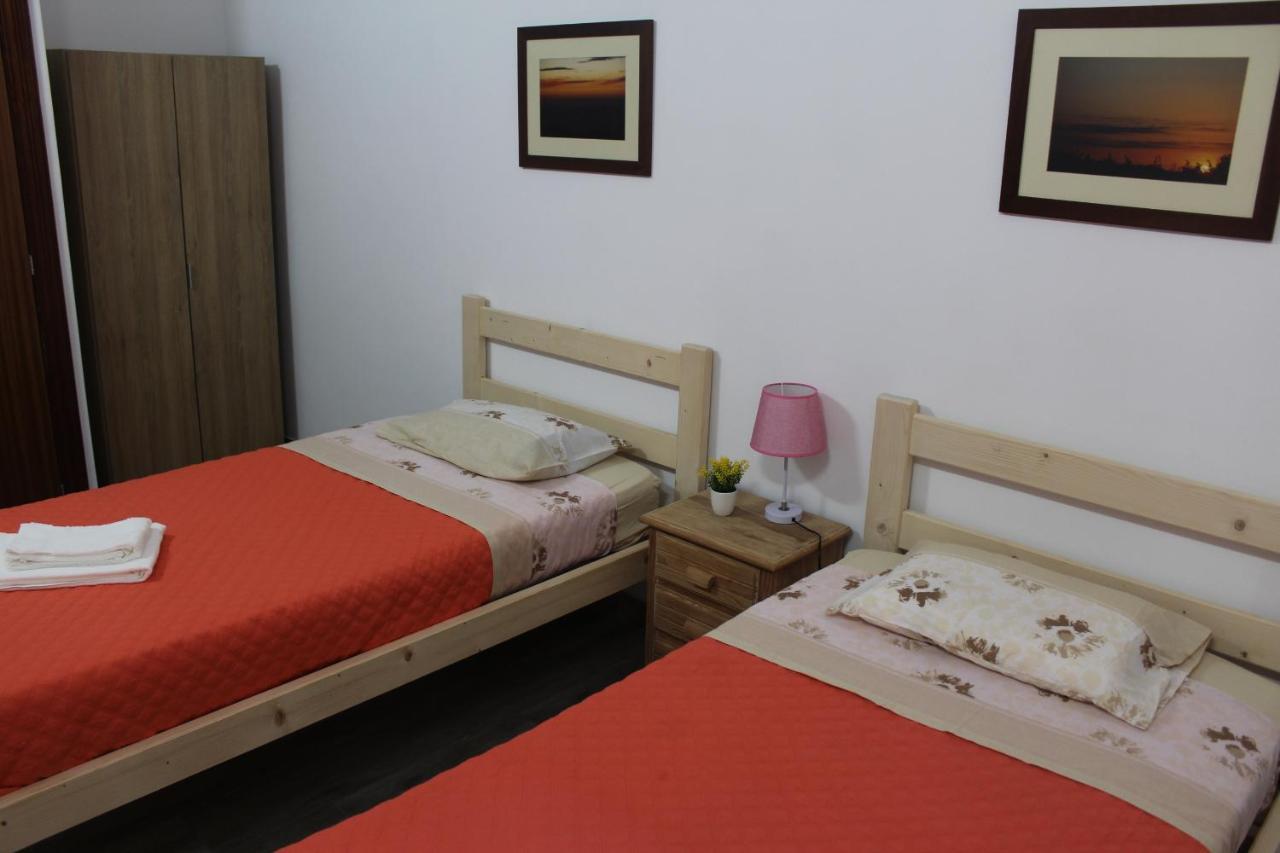 Vitorino De Nemesio Guesthouse Ponta Delgada Exteriör bild